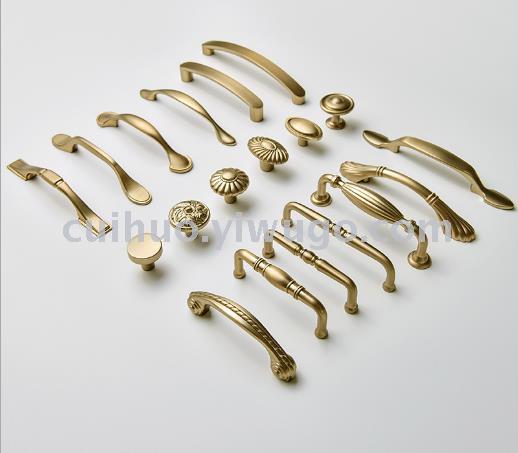 High-end kitchen cabinets, wardrobes, wine cabinets, drawer handles, copper color, gold, champagne small handles, modern and simple Specification image