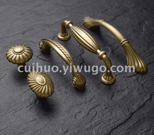 High-end kitchen cabinets, wardrobes, wine cabinets, drawer handles, copper color, gold, champagne small handles, modern and simple