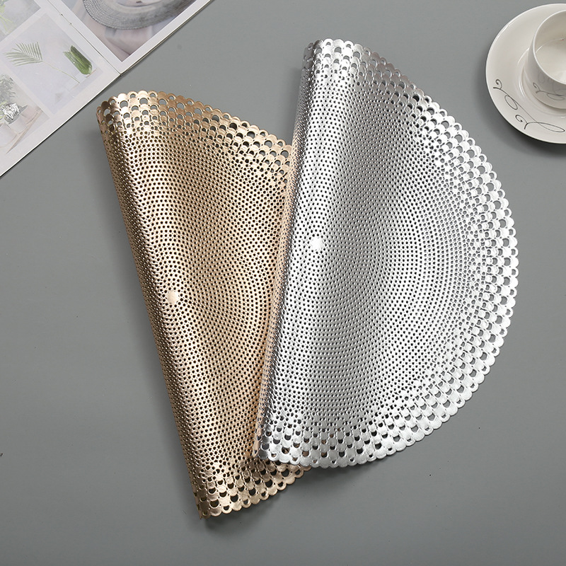 Customized coffee coasters, metal glossy round pvc placemats, Nordic heat-resistant and heat-insulating table MATS, steak plate MATS Application Scenario