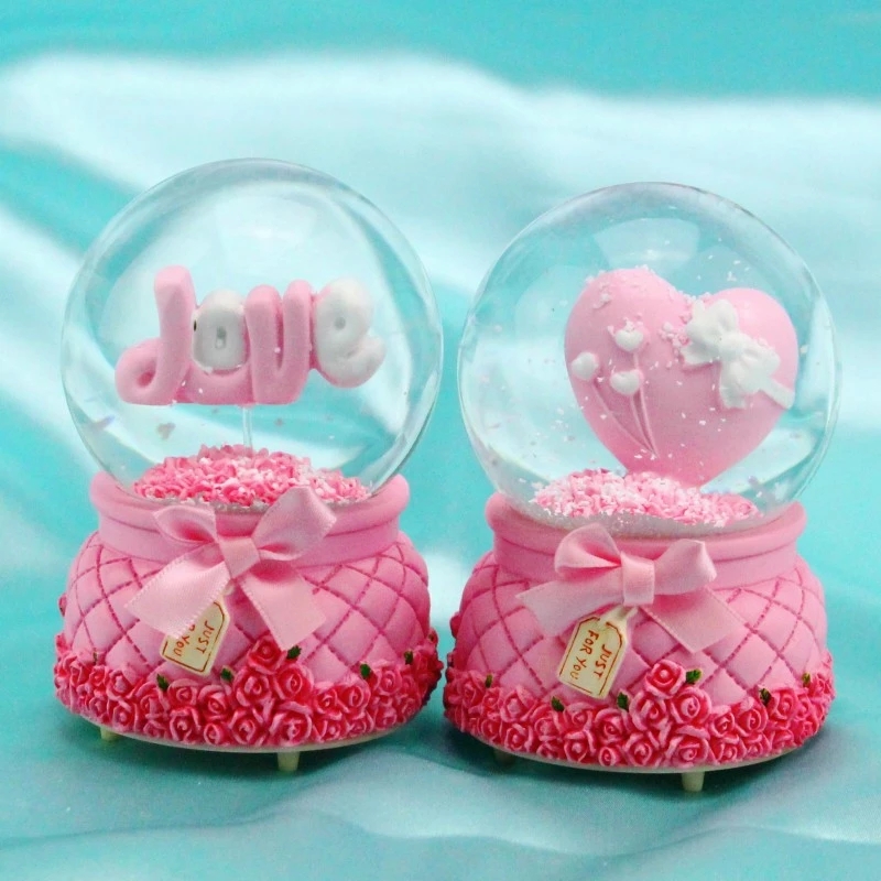 Creative, shining, heart-shaped love crystal balls, snowflake glass balls, resin craft ornaments are selling well as 520 festival gifts Application Scenario