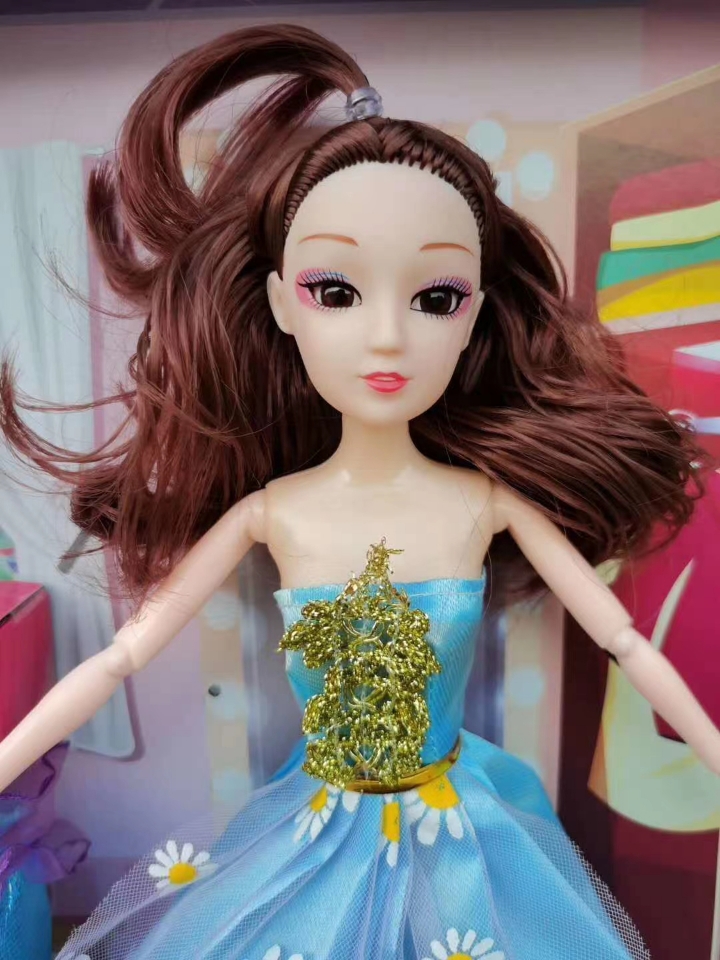 The high-end gift box packaging of the Bessy simulation doll, the two-person Barbie set with multi-joint 3D eyes, is selling well at the street stall Application Scenario