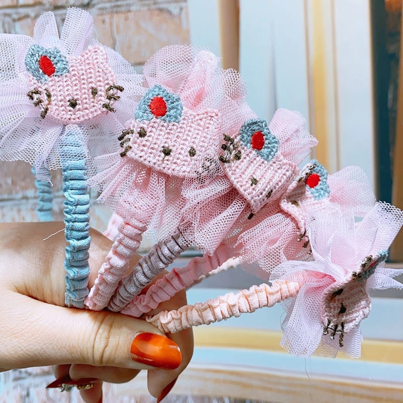 New hair accessories from Dongdaemun, South Korea, featuring a variety of children's lace cartoon hair bands and cute headbands for little girls Application Scenario