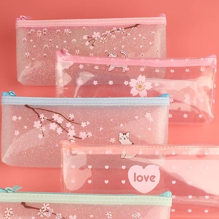 Dai Jun customizes pen cases for primary school students, customizes various school supplies bags, and produces storage bags for primary school students' pencils and stationery full figure