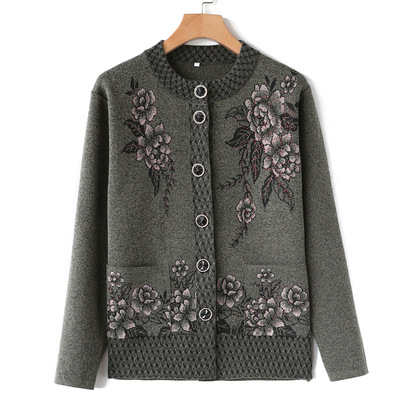 Middle-aged and elderly women's cardigans, long-sleeved sweaters, women's thickened woolen coats, autumn and winter clothes for mothers, knitted outerwear for grandmothers Application Scenario