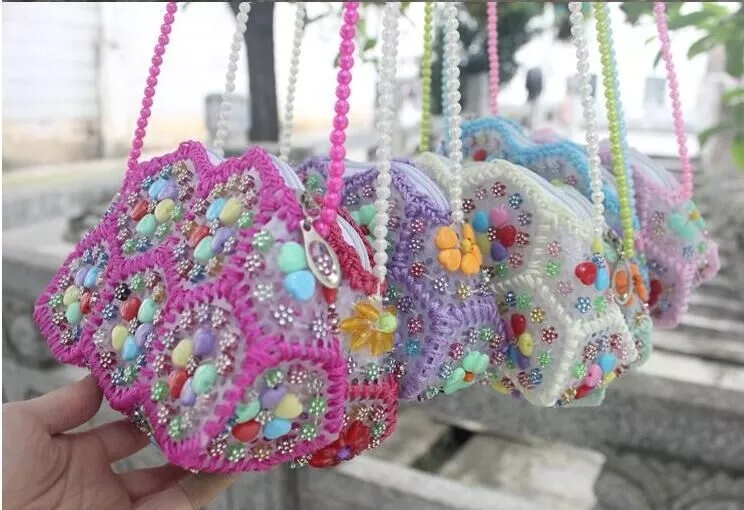 Wholesale women's bags, single-shoulder hand-carry women's bags, Yunnan handcrafted pearl bags, seven-color sixteen-piece pearl flower coin purifiers details Picture