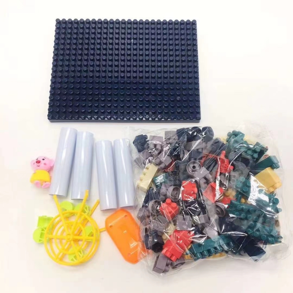 The creative building block table can be freely diy and assembled to cultivate children's hands-on ability. It is a popular 3C educational toy at the street stall Application Scenario