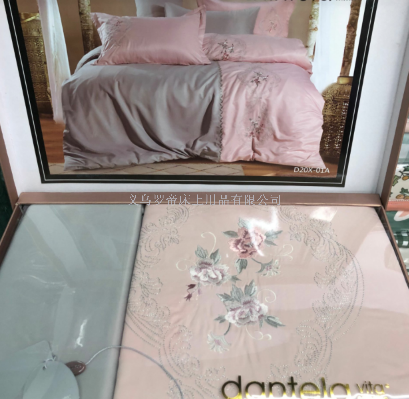تطريز أربعة قطع من الخمير الطولي بأربعة قطع من الملاءات الكرتونية التافهة من القطن Item Picture