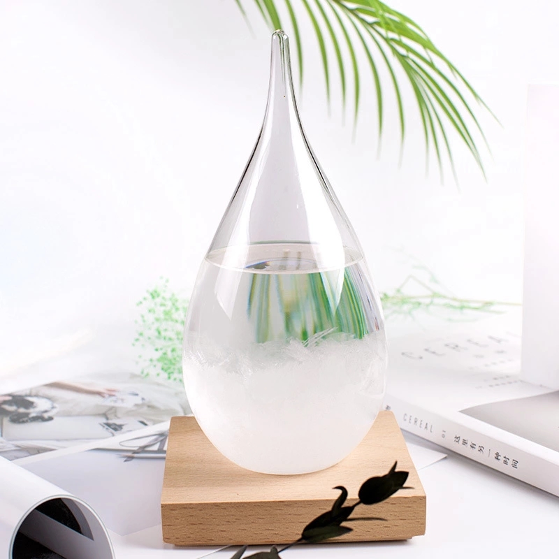 New best-selling products, such as water drop weather forecast bottles and weather forecasters, creative gifts, birthday presents, and decorative items, are selling well at street stalls full figure