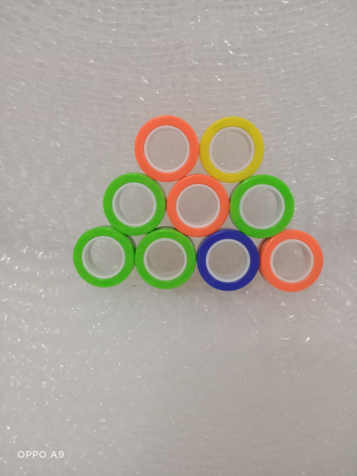 The new strong magnetic magnetic wristband, ring, rotating wristband, toy gyroscope, stress-relieving wonder, cross-border Item Picture