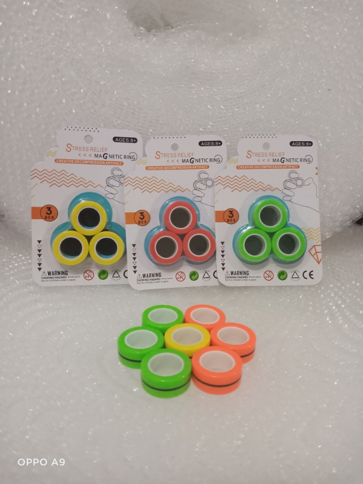 The new strong magnetic magnetic wristband, ring, rotating wristband, toy gyroscope, stress-relieving wonder, cross-border full figure
