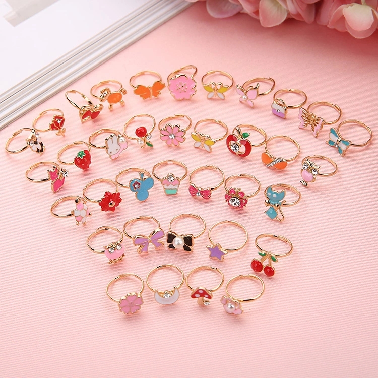 The new Korean-style alloy cartoon children's rings are cute and beautiful, with mixed styles and colors and random loose packaging, selling well at street stalls full figure