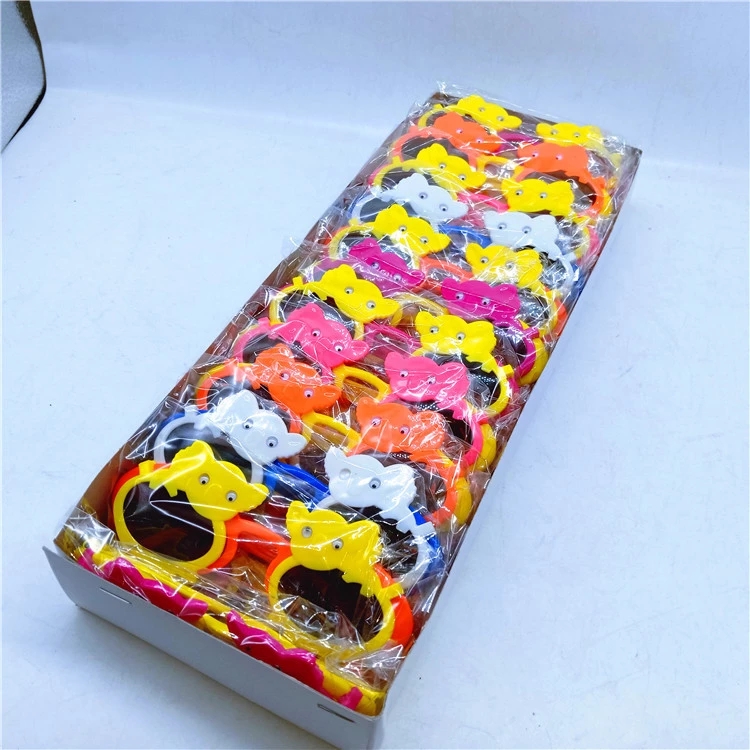 New children's sunglasses, double-layered glasses, flip glasses and many other random shipping gifts are selling well at the gift stall full figure