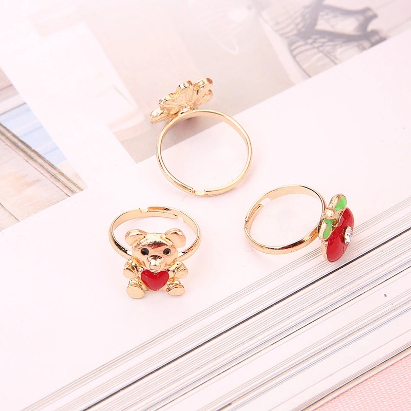 The new Korean-style alloy cartoon children's rings are cute and beautiful, with mixed styles and colors and random loose packaging, selling well at street stalls Application Scenario