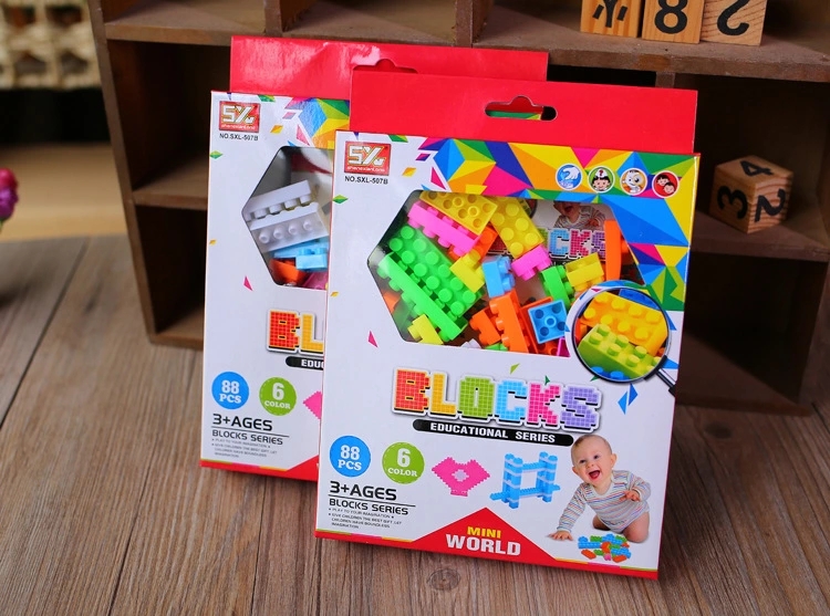 The new children's building blocks, early education building block toys, and children's educational assembly toys are selling well at street stalls full figure