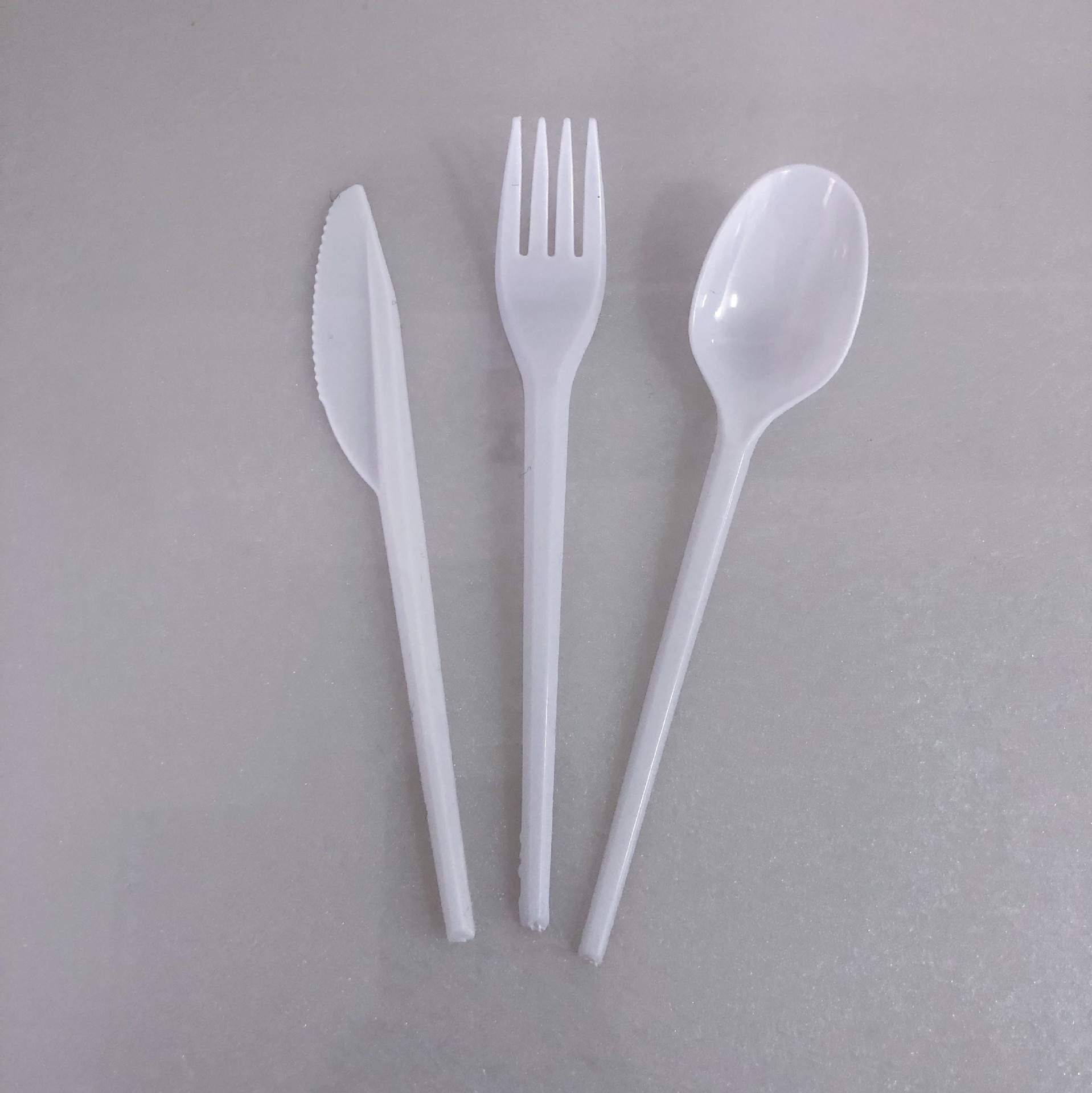 Manufacturers Direct Wholesale Disposable Plastic Tableware White Transparent Cutlery Spoon Ps Pp Material Middle East Thin Handle