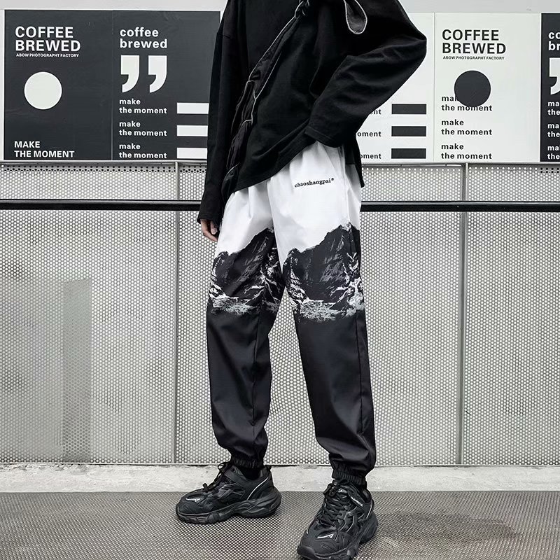 In autumn, Instagram influencers are known for their trendy sportswear and casual pants, trendy skinny pants, and Korean-style hip-hop street dance pants Application Scenario