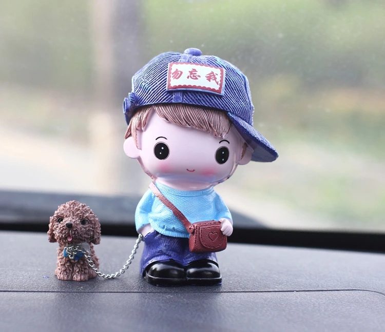Wholesale of new forget-me-not dog-hugging couple dolls, dog-walking stroller ornaments, dog-hugging children's car interior accessories Specification drawing