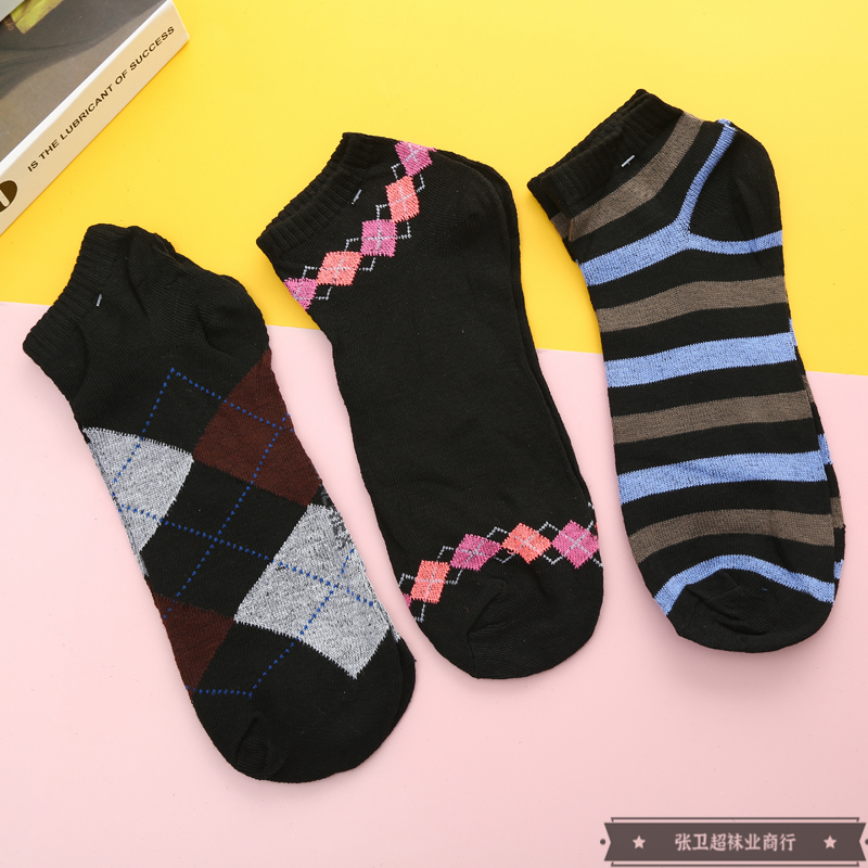 Moisture-wicking and breathable men's short socks made of cotton fabric, deodorizing and sweat-absorbing men's socks, mid-calf sports socks for spring and autumn Item Picture