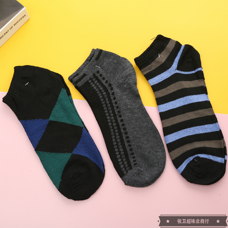 Moisture-wicking and breathable men's short socks made of cotton fabric, deodorizing and sweat-absorbing men's socks, mid-calf sports socks for spring and autumn Application Scenario
