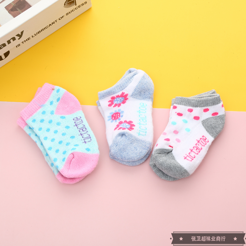 Spring and autumn Korean-style comfortable cotton color-blocking short socks for newborns, infants and children. Trendy baby socks in multiple colors to choose from