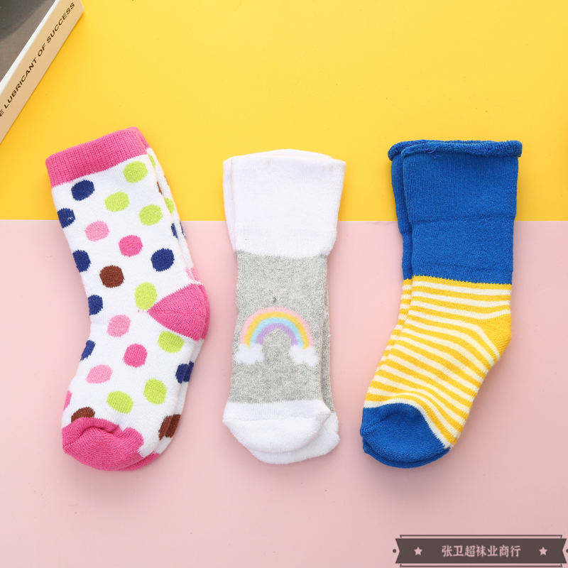 Fashionable multi-color high-quality cotton sports cotton socks for boys, mid-calf socks for autumn and winter, comfortable and breathable cotton socks for teenagers