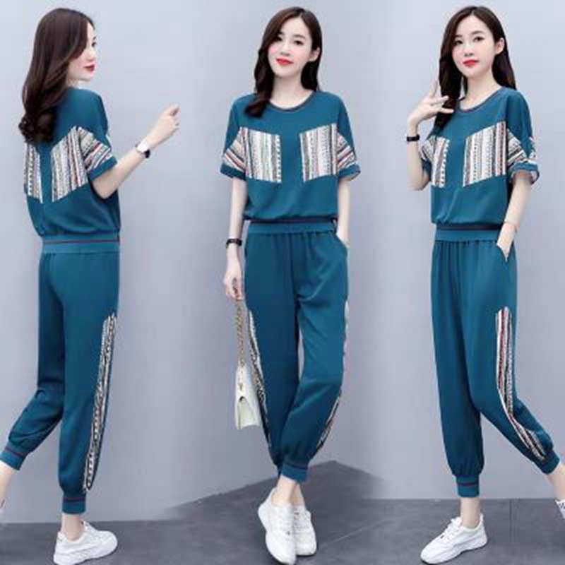 A new summer 2020 casual, fashionable and stylish two-piece set for women with small prints and large sizes, making them look younger and slimmer