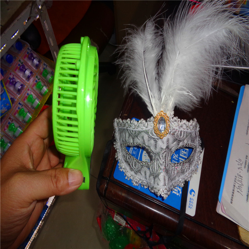 Children's toys, hand-held square fans, complimentary gifts, mini USB fans for student dormitories, ground promotion, factory direct sales Application Scenario