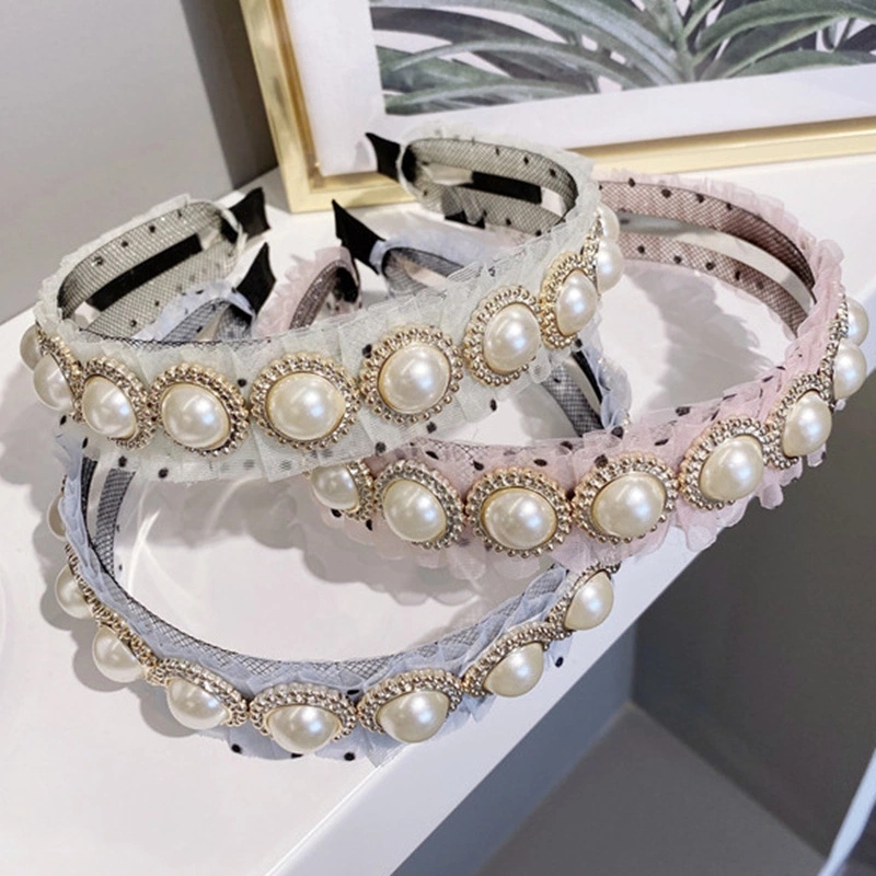 Dongdaemun Hair accessories from South Korea, with a fairy-like charm, a large pearl hair band with mesh and a women's polka dot pleated fine edge headband Application Scenario