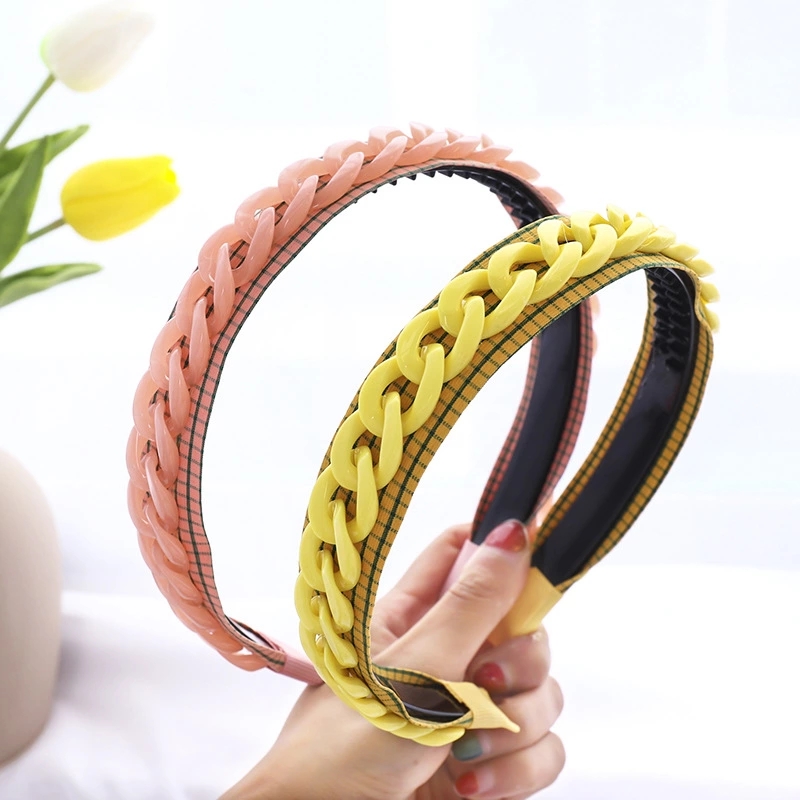 The same style of colorful acrylic chain hair bands and ins girl hair clips from Dongdaemun, South Korea, have entered the street stalls and are selling well for wholesale Application Scenario