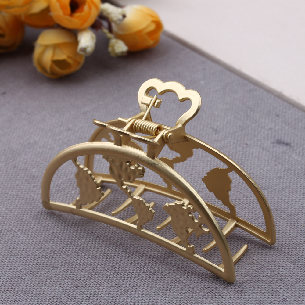 Pudding Station Simple metal medium and small-sized hair clips, back head clips, women's versatile top clips, hair clips, headwear clips Application Scenario