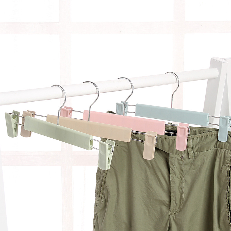 Wholesale of best-selling anti-slip colored plastic frosted clothes drying racks and trouser racks from the manufacturer, with extendable trouser clips details Picture