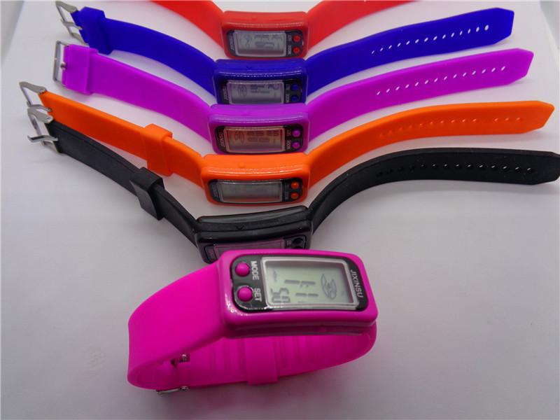 Student silicone wristbands, sports counters, multi-functional pedometers, and various LED watches. Factory direct sales from street vendors Application Scenario