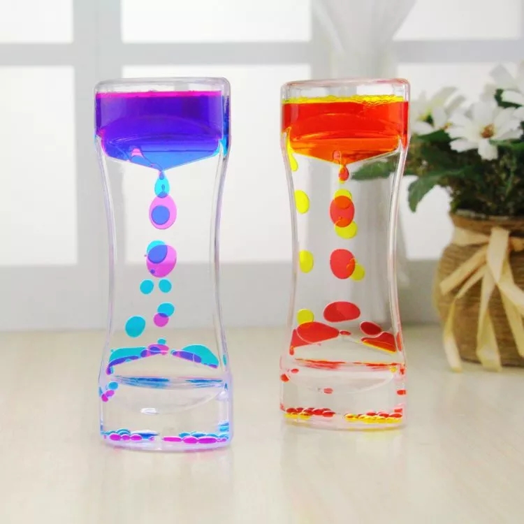 New Xiaomei Waist Dynamic two-color oil leakage and dripping home hourglass handicraft display piece Creative home oil leakage display piece Application Scenario