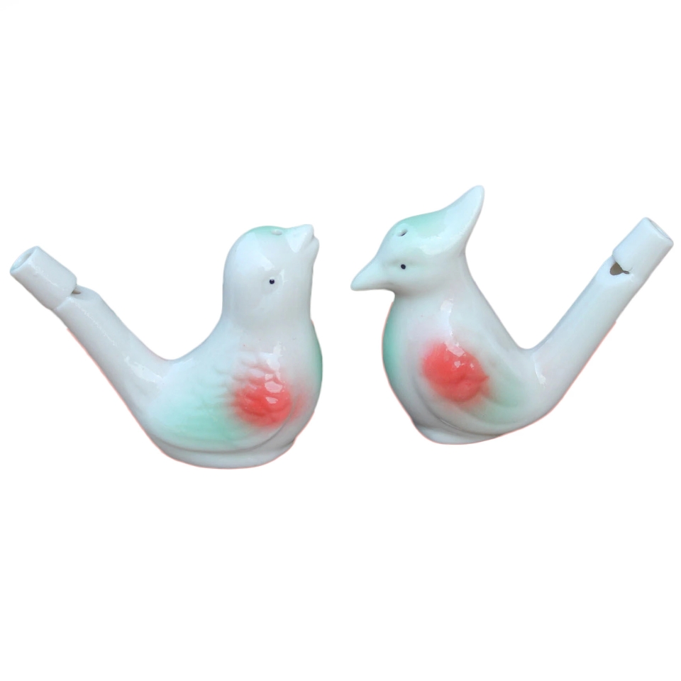 Creative ceramic waterbird whistles with lanyards, large peacock lark music bird whistles, tourist attraction street stall souvenirs Application Scenario