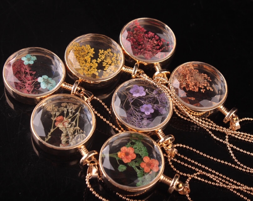 New street stall best-selling creative accessories manufacturer wholesale dandelion necklaces, fashionable perfumes, glass dried flower pendants full figure