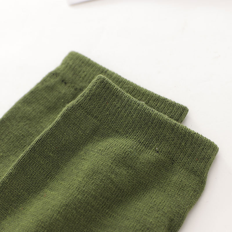 Street stall direct sales of men's military socks for autumn and winter, durable, labor protection, warm and sweat-absorbing socks Application Scenario