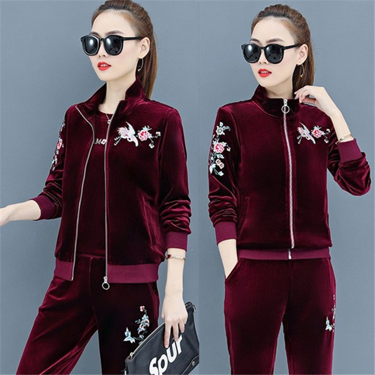 Velvet casual sportswear set for women, fashionable and loose 2020 spring collection, new Korean-style plus-size sweatshirt three-piece set