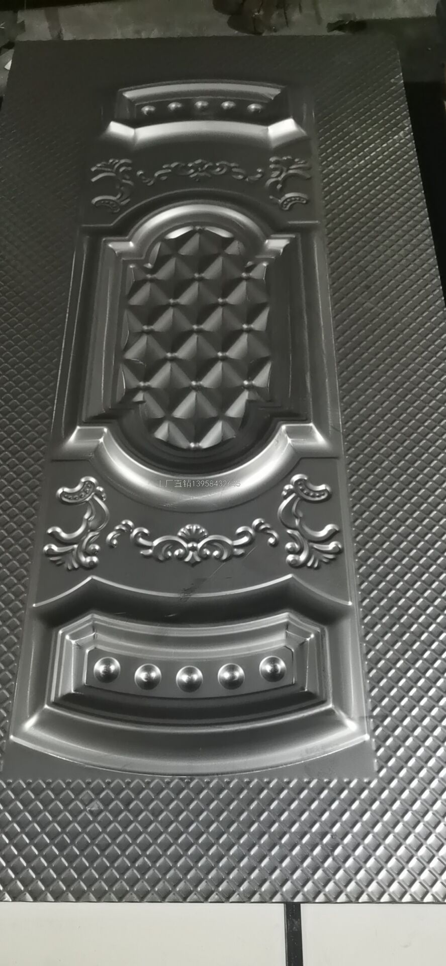 Factory direct sales of various door panel embossed panels. Contact Mr. Wang at 13958432645 Item Picture