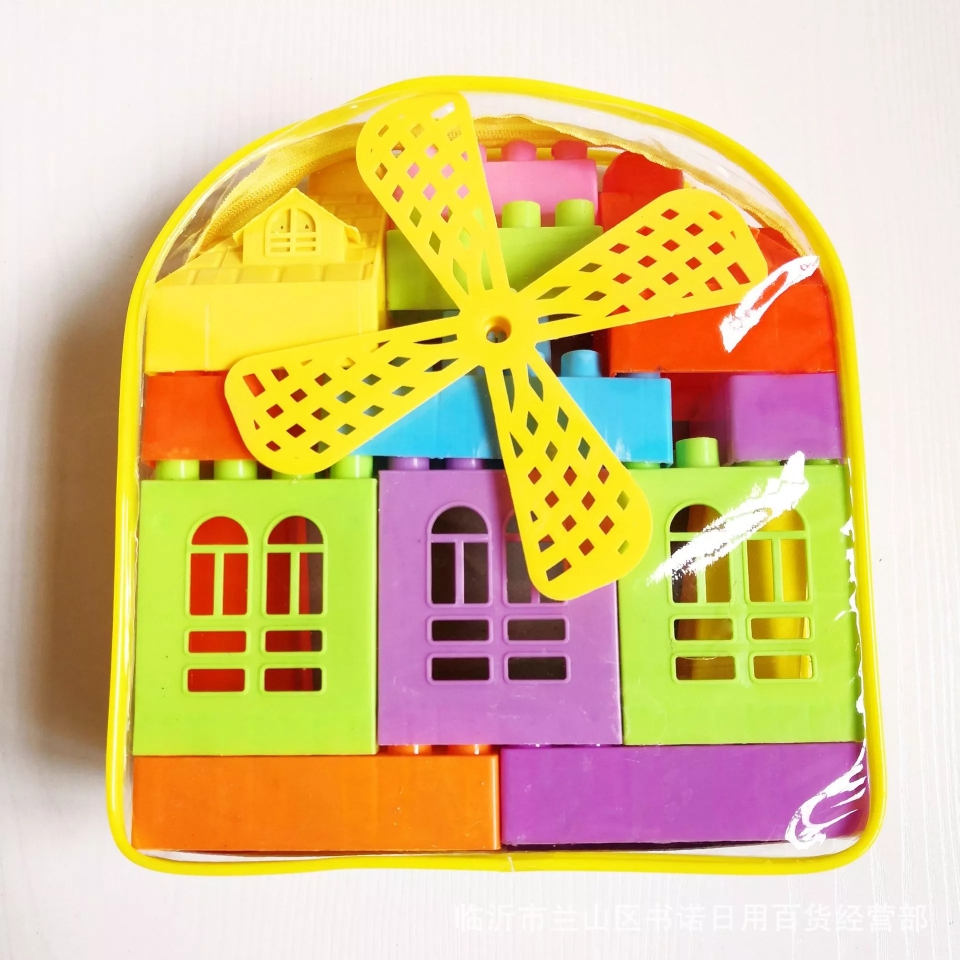 Backpack building blocks, children's large-particle plastic interlocking building blocks, baby early education and intelligence toys wholesale street stalls are selling well Application Scenario