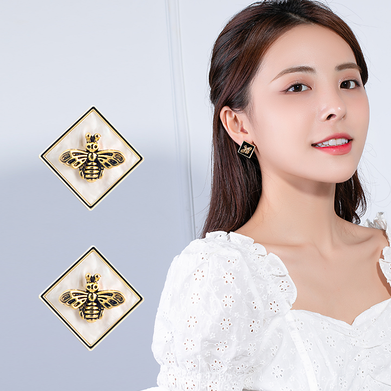 曼休妮小蜜蜂新款耳钉925银针短款耳坠黑色夸张耳环厂家直销新款耳坠