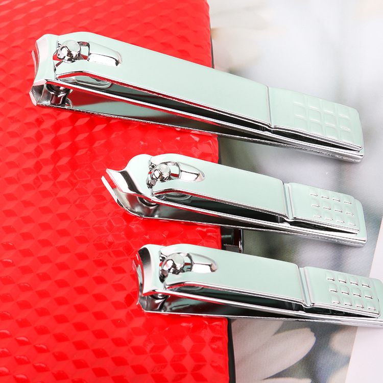 Large 16-piece beauty set, fashionable and portable nail clipper set, multi-functional nail trimming, nail knife and nail clipper set Application Scenario