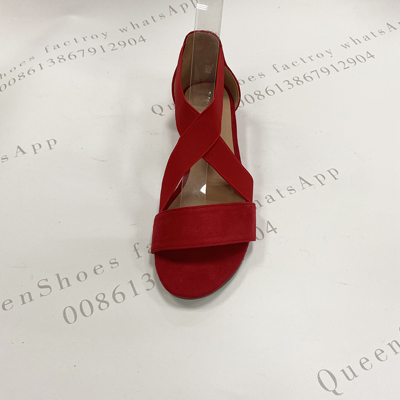 女式凉鞋实物图