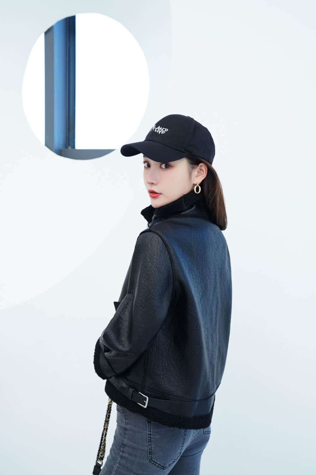 Winter new women's clothing fur one-piece zipper, elegant and versatile, thick short coat for women, factory direct sales Specification image