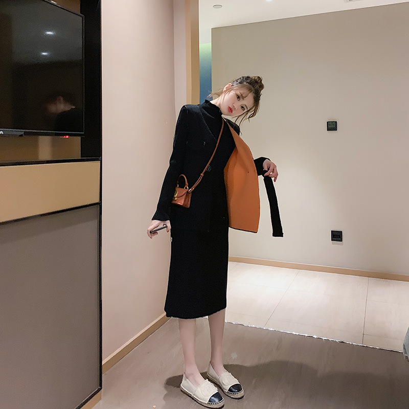 For petite people in winter, a two-piece woolen vest set that makes them look taller in autumn is a trendy and stylish little Chanel style outfit Specification image