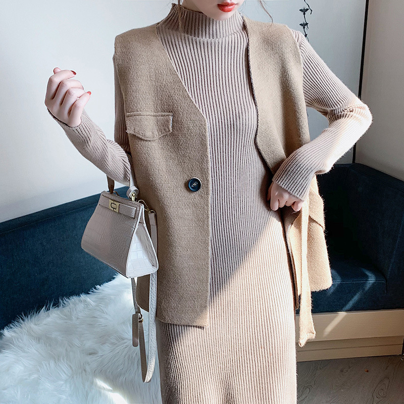 For petite people in winter, a two-piece woolen vest set that makes them look taller in autumn is a trendy and stylish little Chanel style outfit details Picture