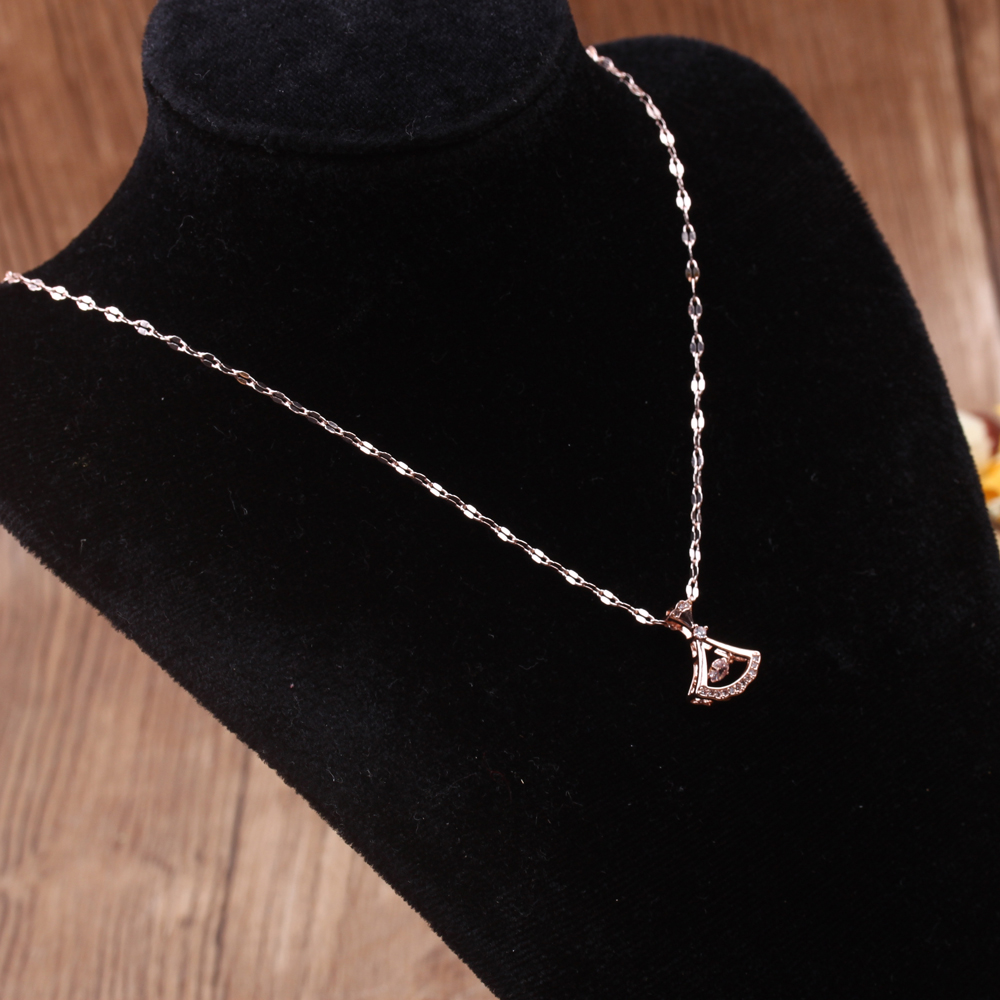 The 10-yuan store's popular jewelry necklace features a garnet goldfish collarbone chain plated with 18k gold and rose gold Item Picture