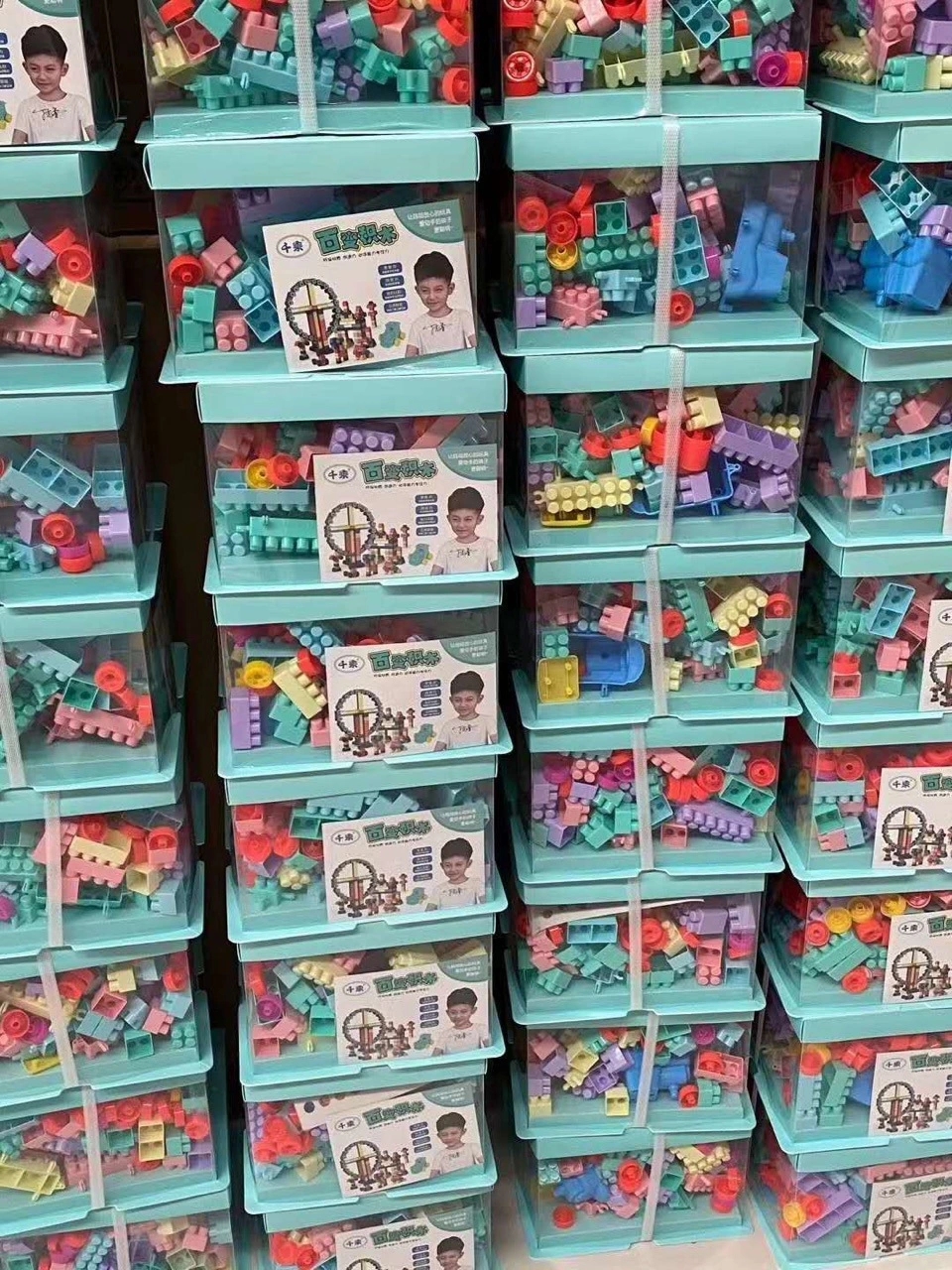 The cake gift box set of building blocks for children's intelligence and brain-stimulating early education is selling well at the street stall details Picture