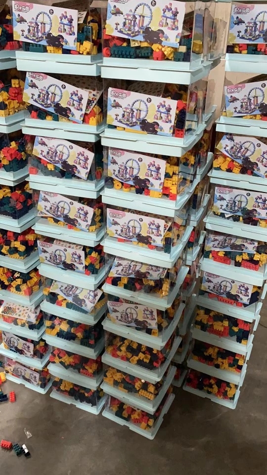 The cake gift box set of building blocks for children's intelligence and brain-stimulating early education is selling well at the street stall Item Picture