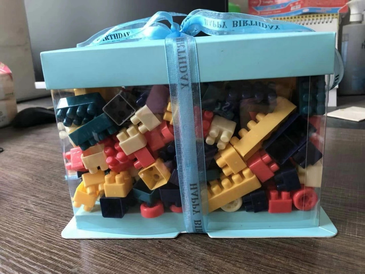 The cake gift box set of building blocks for children's intelligence and brain-stimulating early education is selling well at the street stall Application Scenario