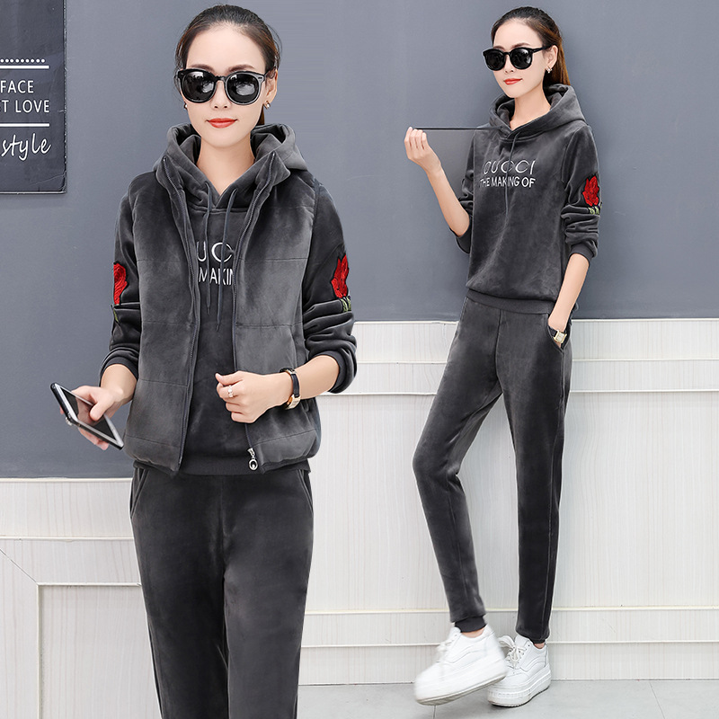 The new golden velvet thickened sportswear set for women's autumn and winter fashion, casual and slimming hoodie three-piece set is trendy Specification image